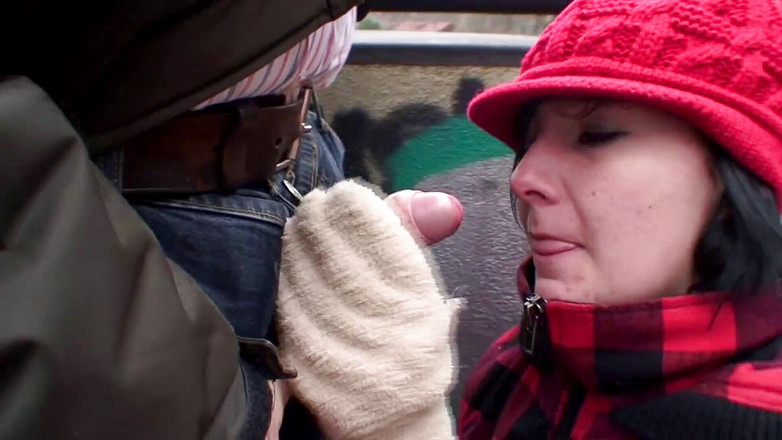 German amateur - 100% German hardcore videos: Teenka ošukaná starším chlapem venku