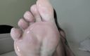 Feet lady: Wet Toes