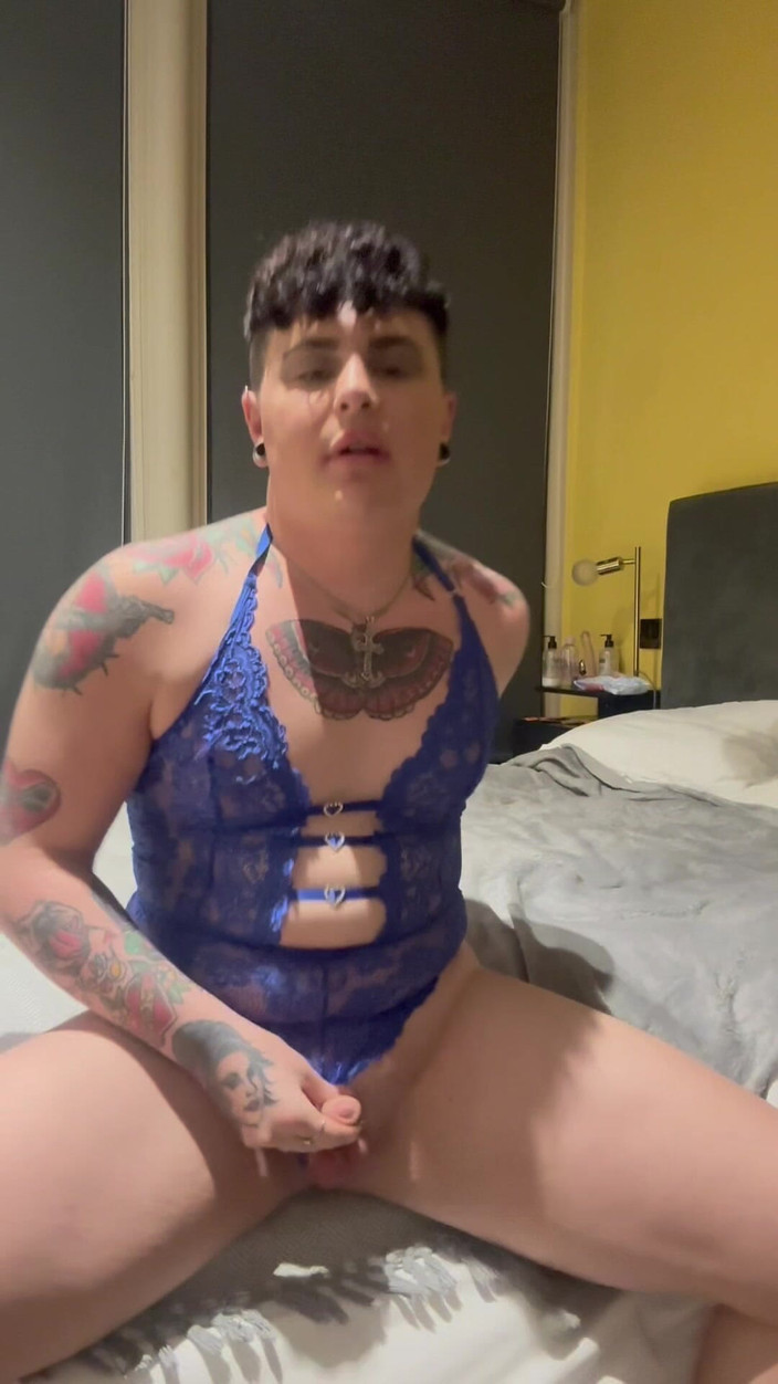 mothplayboy: Femboys Zeigt Für Dich Und Kommt!