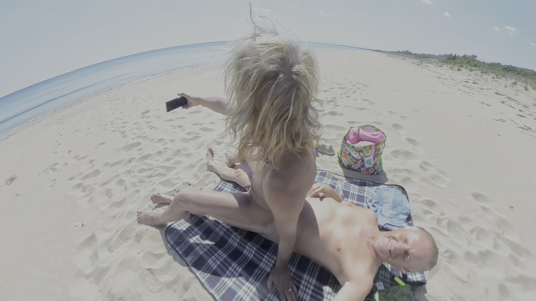 Gigi and David: Alleen voor fans, wat meer van het strand, shemale nudisten...