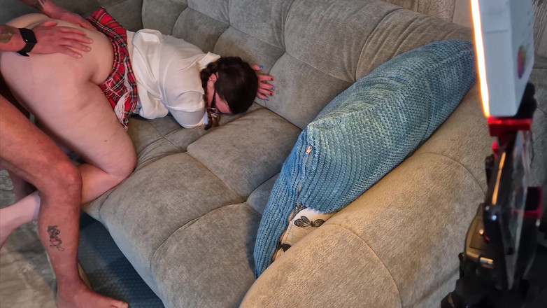 Mr D and Miss C: Bố kế và bạn của anh ấy đụ tôi trong bộ đồng phục đại...