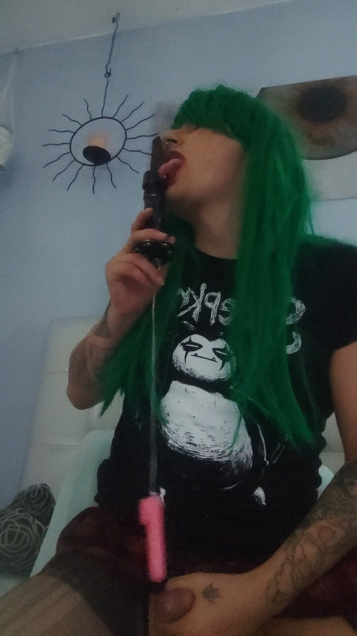 Alicia Moonkalation: Waria Punk Jerman Memberikan Merangkap Solo