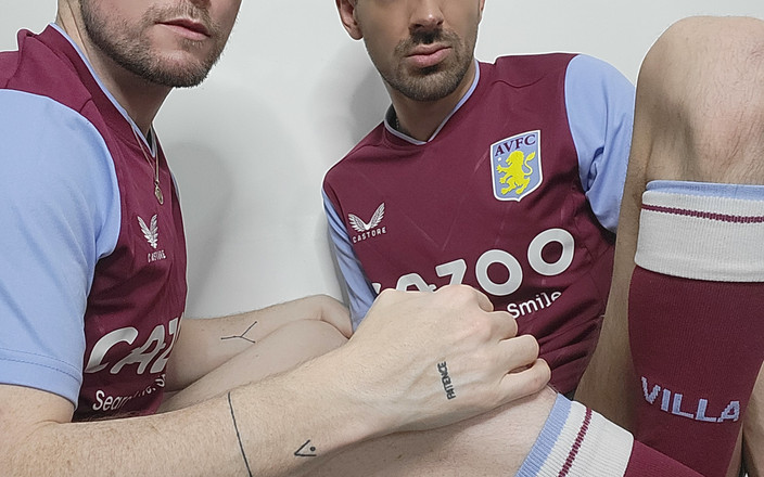 Twotwinkhusbands: Wanita Footy British Dikongkek Lubangnya Dalam Aston Villa Kit