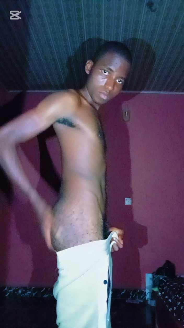 HornyLayer34: Je M’ennuie La Nuit