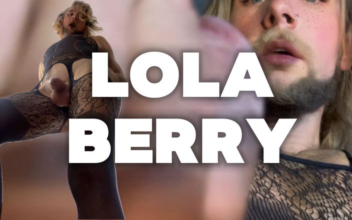 FemboyLoveU: Lola spuit graag op de vloer