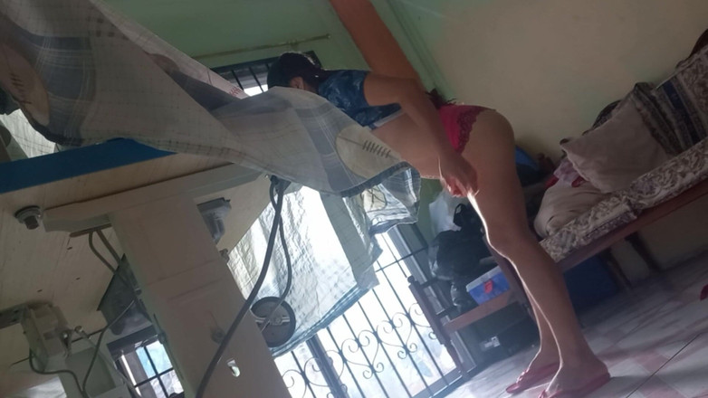 Martin13: Я иду очень медленно к ее квартире и нахожу, что она трогает ее сиськи и записывает видео