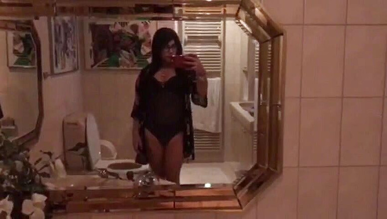 Tgirl Yaritza Vega: Gaya rambut gelap