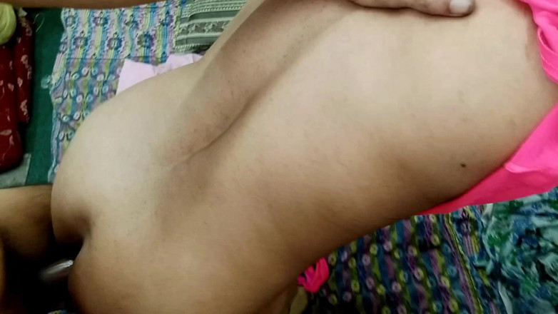 Netu: Mucama india vestida con la ropa de su dominatrix pero...