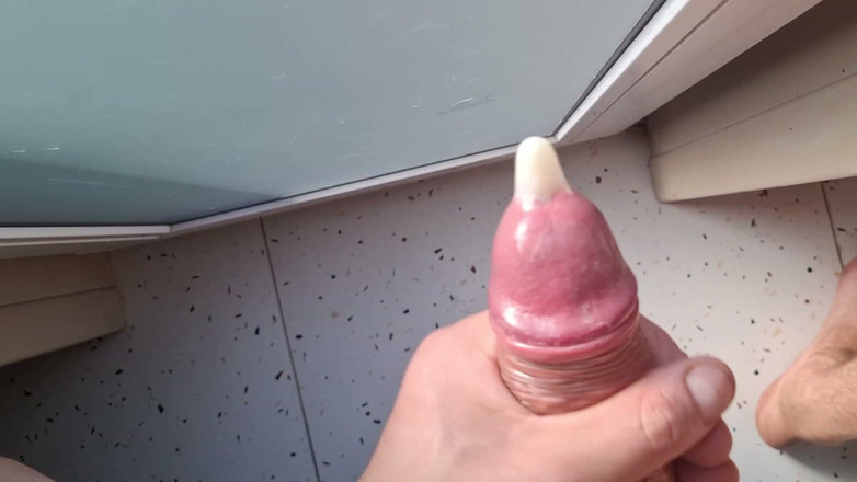 Spacey Dimka: Masturbation avec un préservatif pour un abonné