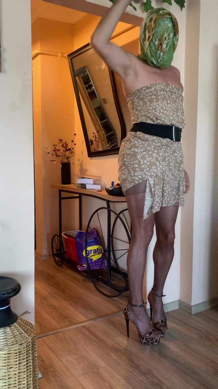 cd_aysemmm: Ho mostrato il mio cazzo al ragazzo della pizza (senza reggiseno,...