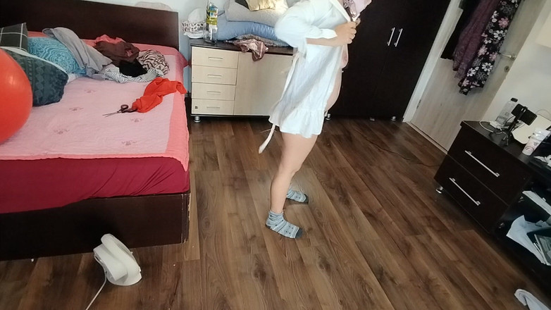 Amateur_MS: La Donna Amatoriale Si Diverte a Provare I Vestiti E...