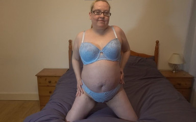 Littlevixen: Masturberen in bijpassend ondergoed