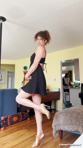 VibeWithMommy: The cuckold in the kitchen you and me
