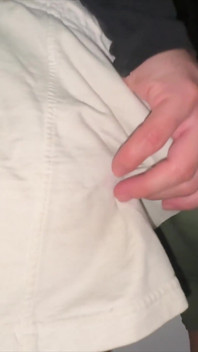 Une Fille Attrape La Bite D’un Inconnu Et Ils S’exculent Vraiment
