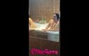 Riderqueen: Cewek semok super semok di jacuzzi