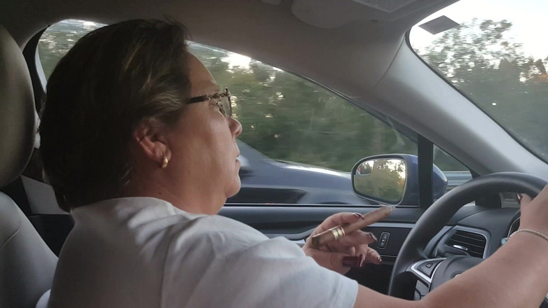 Smoking Dawn: Dawn si eksibisionis rokok di jalan tol