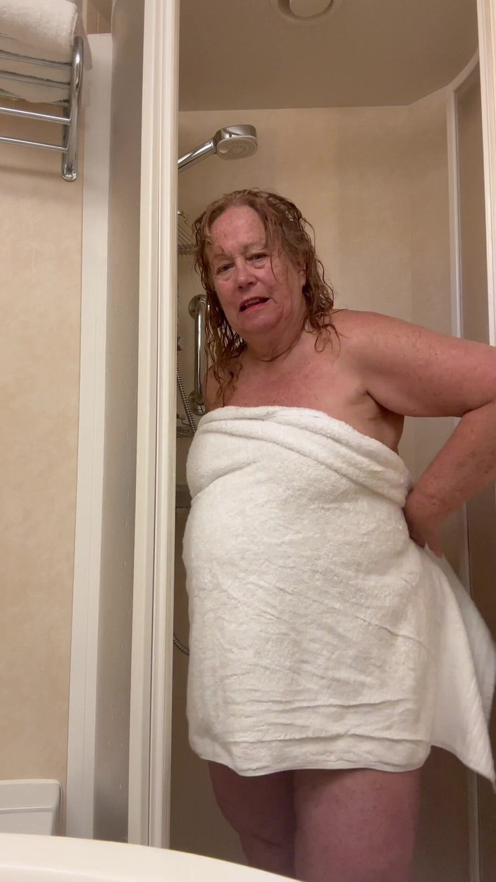 Big Ass 4 U: Mycie wszystkich lepkich bąbelków!