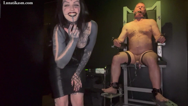 Mistress Lunatika: Mijn lieve stem gaf hem gekwetste meesteres Lunatika