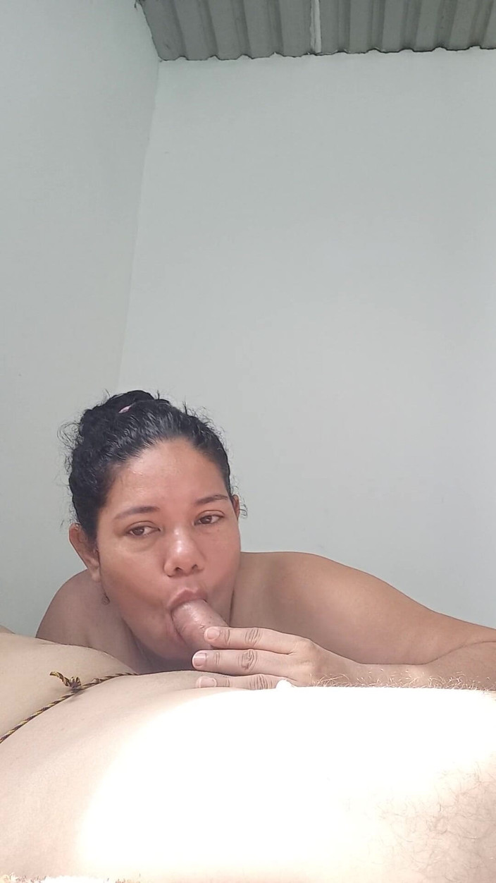 Valkyrieandluigy: Fată frumoasă cu muie