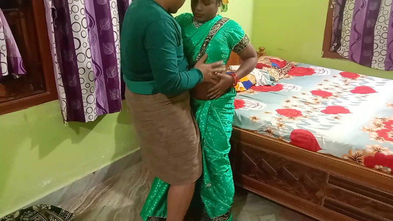 Popmini: Pemilik rumah berkongkek tegar dengan pembantu rumah di atas katil...