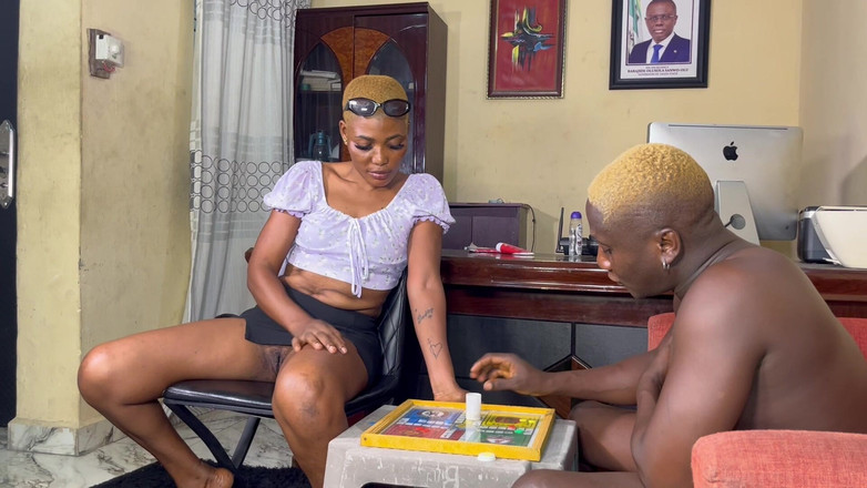 Prettypussy102: Fratellastro e sorellastra stanno giocando insieme