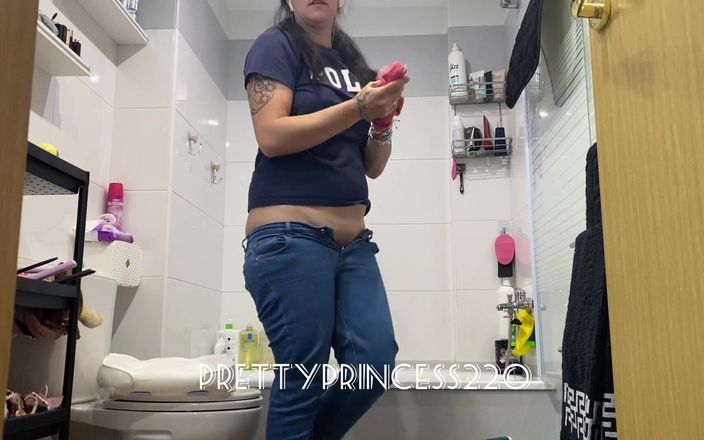 Pretty princess: Cleaning in Buttcrack Bathroom