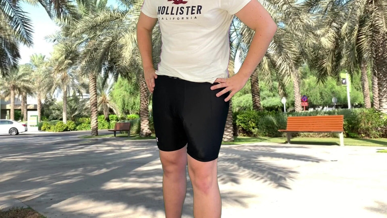 Lucas Nathan King: Radfahrer mit riesigem schwanz riskant in einem park abspritzen