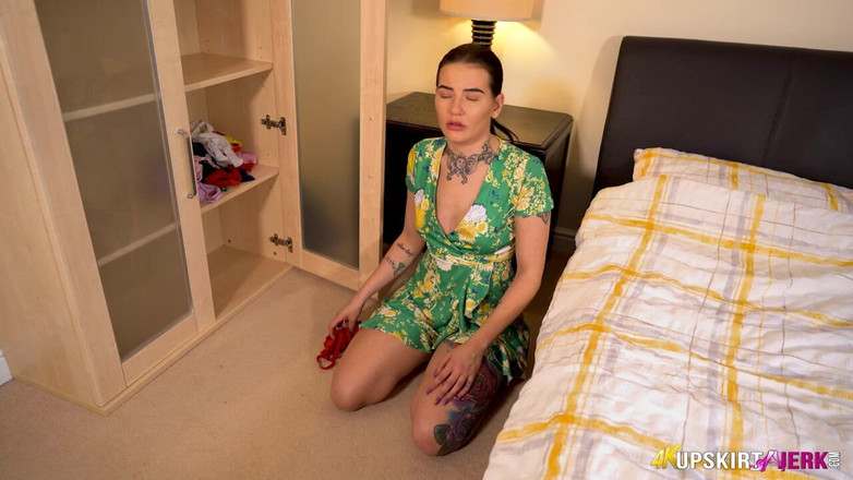 SkirtJerk: Keeley - suka lingerie seksi