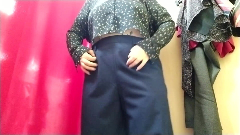 Elena: Sexy MILF's gorgeous ass is back in the mall fitting...