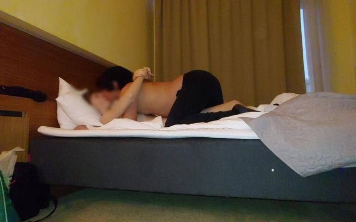 LeoTeenLatinos: Maagdelijke Duitse studente probeert voor het eerst homoseks met mij -...