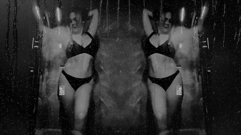 Goddess Misha Goldy: Regalo vip mojado!
