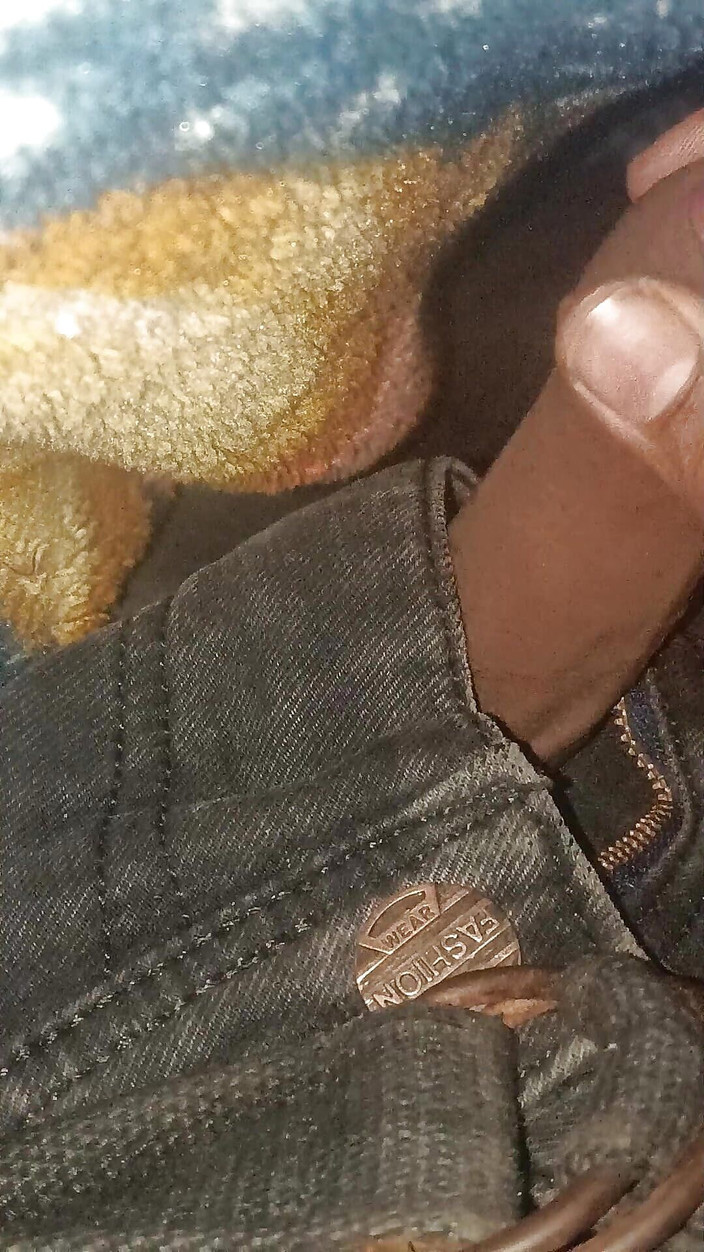 Bigfunn: あなたの胸を押すでしょうDesiインドのコックを振るの完全なビデオを見てください。