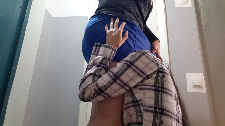 Lesbian-illusion: 我感谢快递员用性爱送食物（脏话）