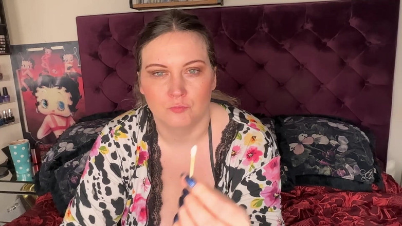 MissFFW: Bbw speelt graag met Q-tips om haar te laten niezen