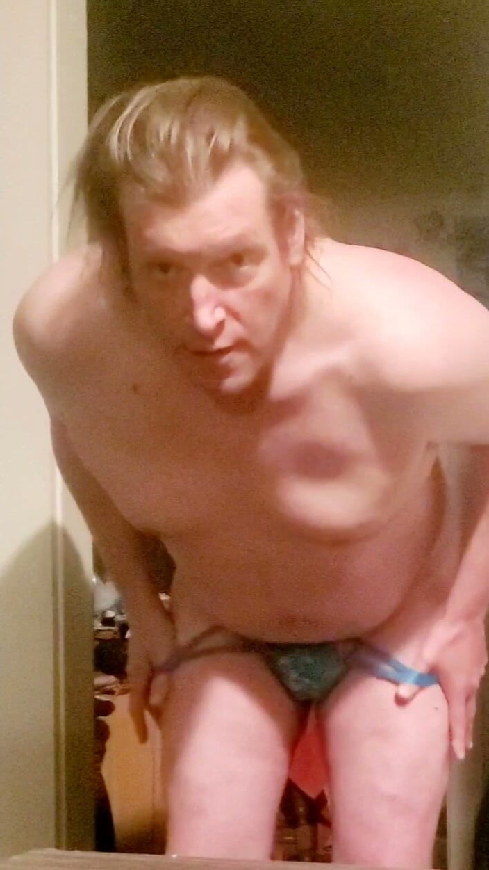 Lee Przybylowicz: Lee Przybylowicz Showing off His Camel Toe