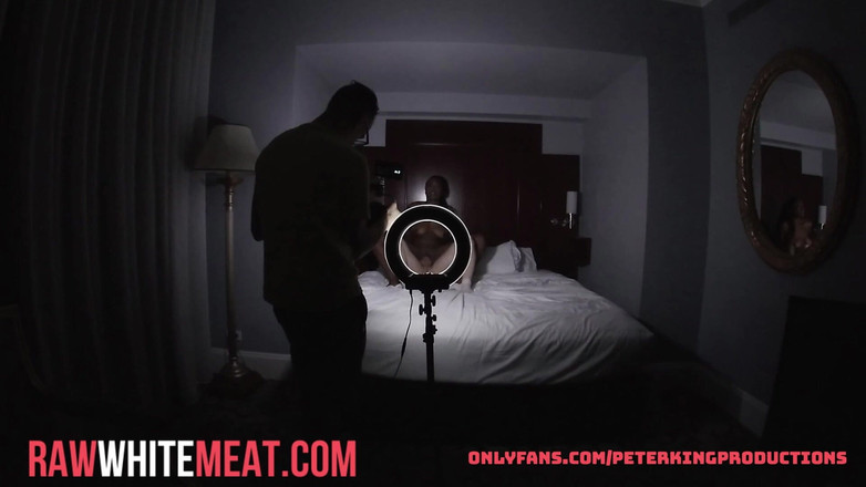 Raw White Meat: Tvrdé šukání pro sexy tmavou krásku Bts