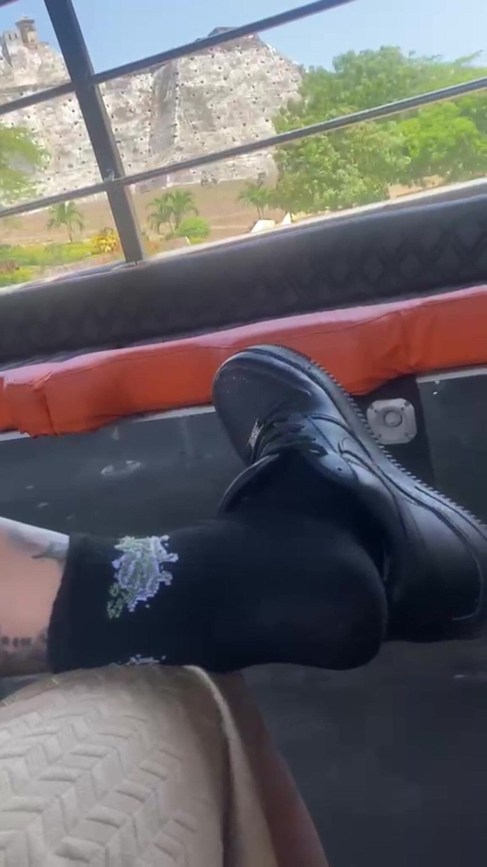 Mr Feet Colombia: Walking Through the Castle of Cartagena and I Take off...