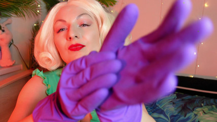 Arya Grander: Fialové domácí rukavice ASMR sexy video (Arya Grander)