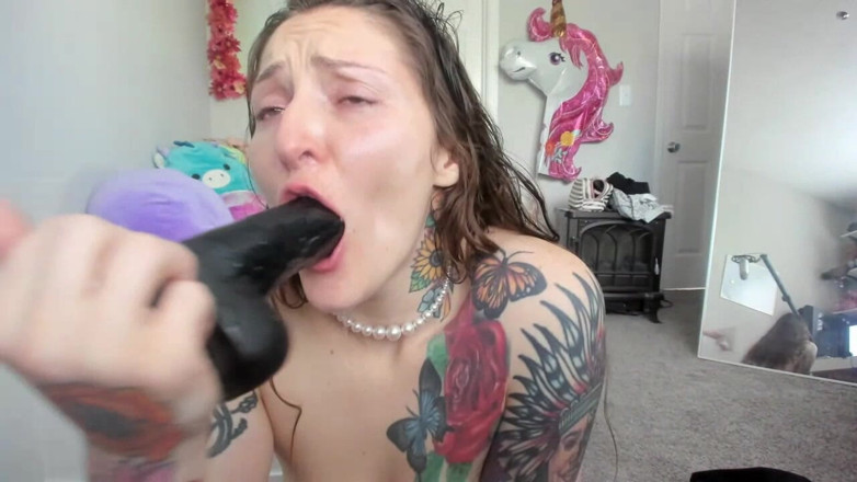 Twerking Elle: Destroying What's Left of My Throat