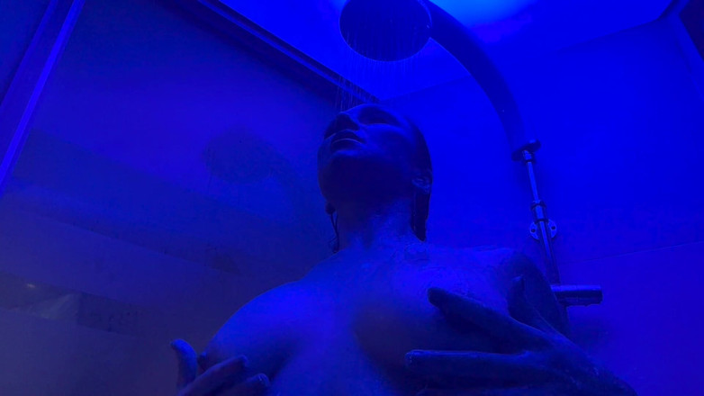 BoobznBonerz: 裸体在太空 - 来自轨道的裸体淋浴！！