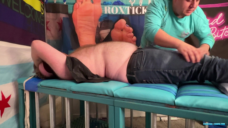 Ticklish Chubs: Ryan rậm lông được cù sung sướng