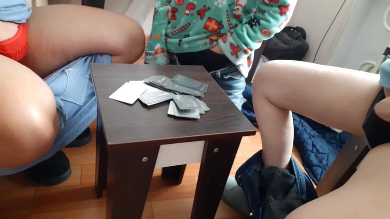 Lesbian-candys: Карточная игра превратилась в горячий лесбийский тройничок