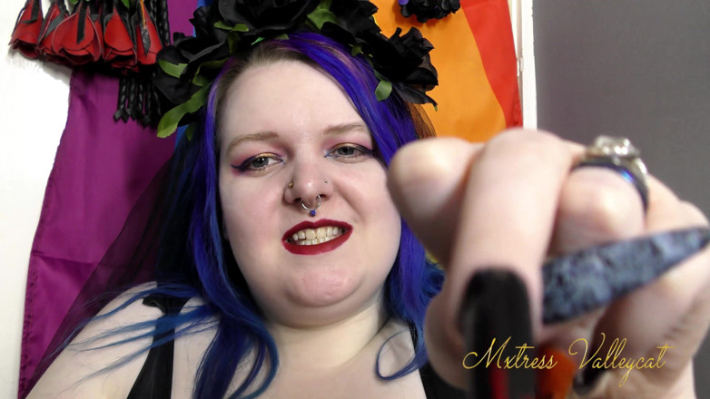 Mxtress Valleycat: Blow my nails