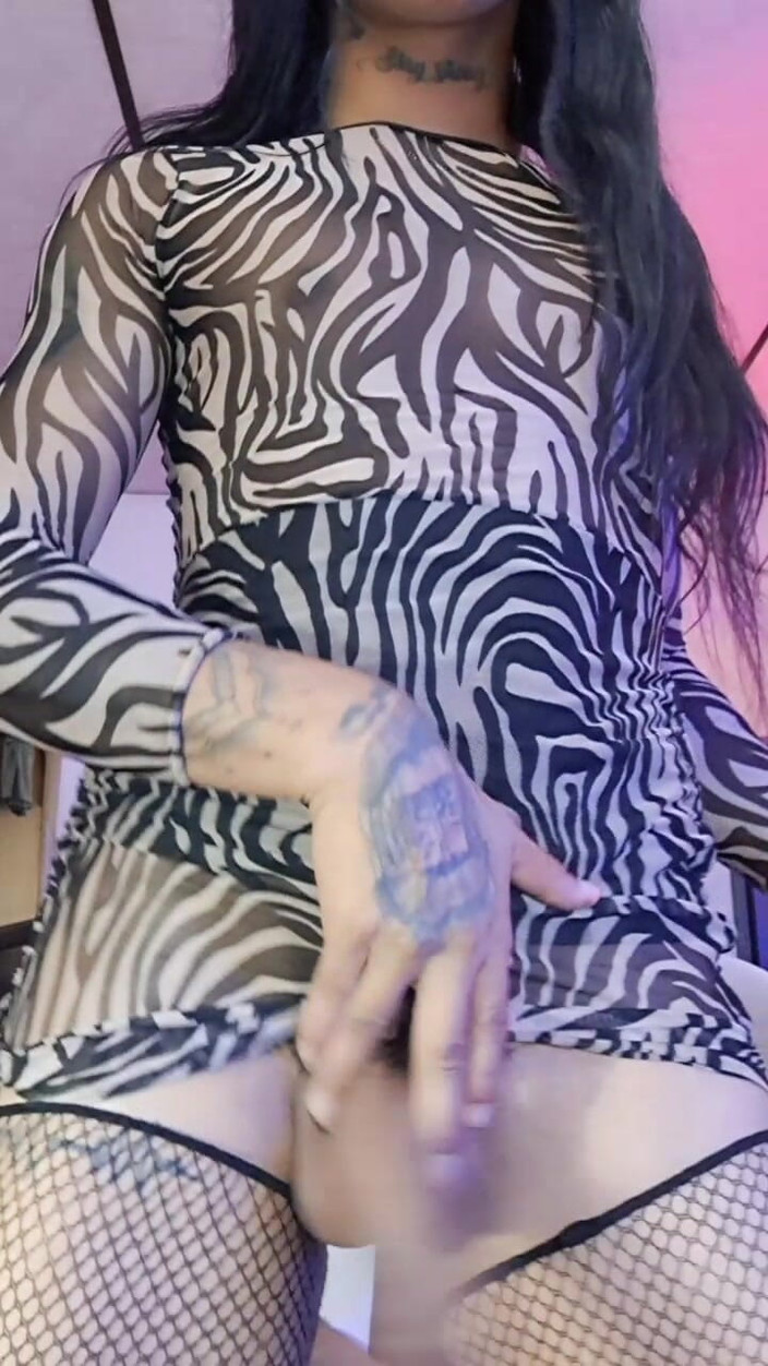 Valera Toro: Ma bite dure bat jusqu’à ce que je fasse exploser...