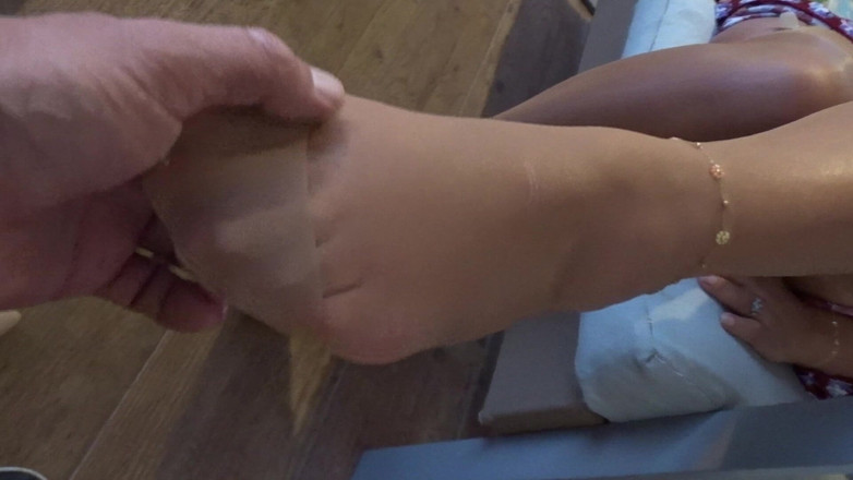 corynanylon: Mijn onderdanige heeft het recht om mijn schoenen uit te...