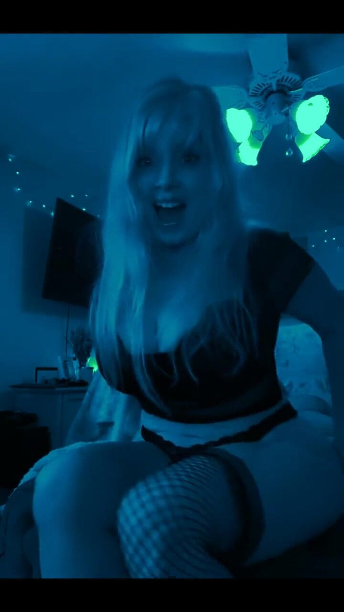 PaintedRose: Dívky mají rády sex a děvku