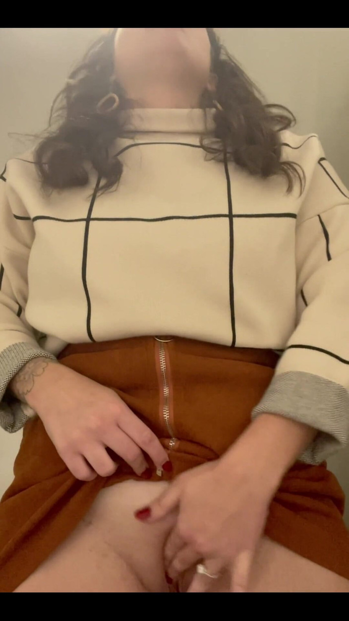 Josie Jaxxon: Masturbieren im büro