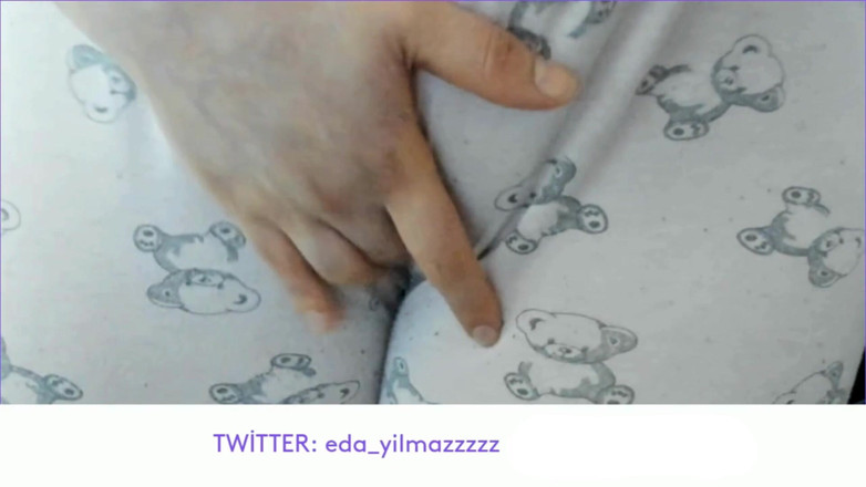 bigass_sexy_bigboobs: Cameltoe - masturbarse con pijama - frotando el coño con el pijama