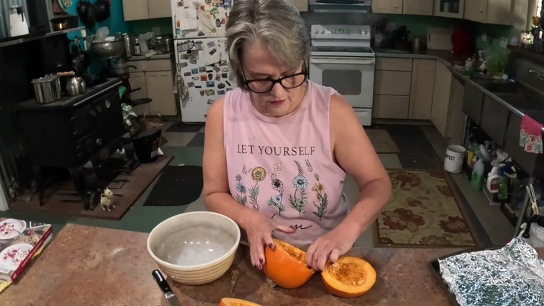 Homesteadmama: Cheryl cooks calabaza pastel