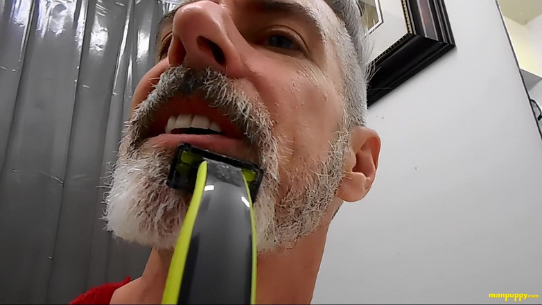 Man Puppy: Učí tě oholit - Táta Giant 8